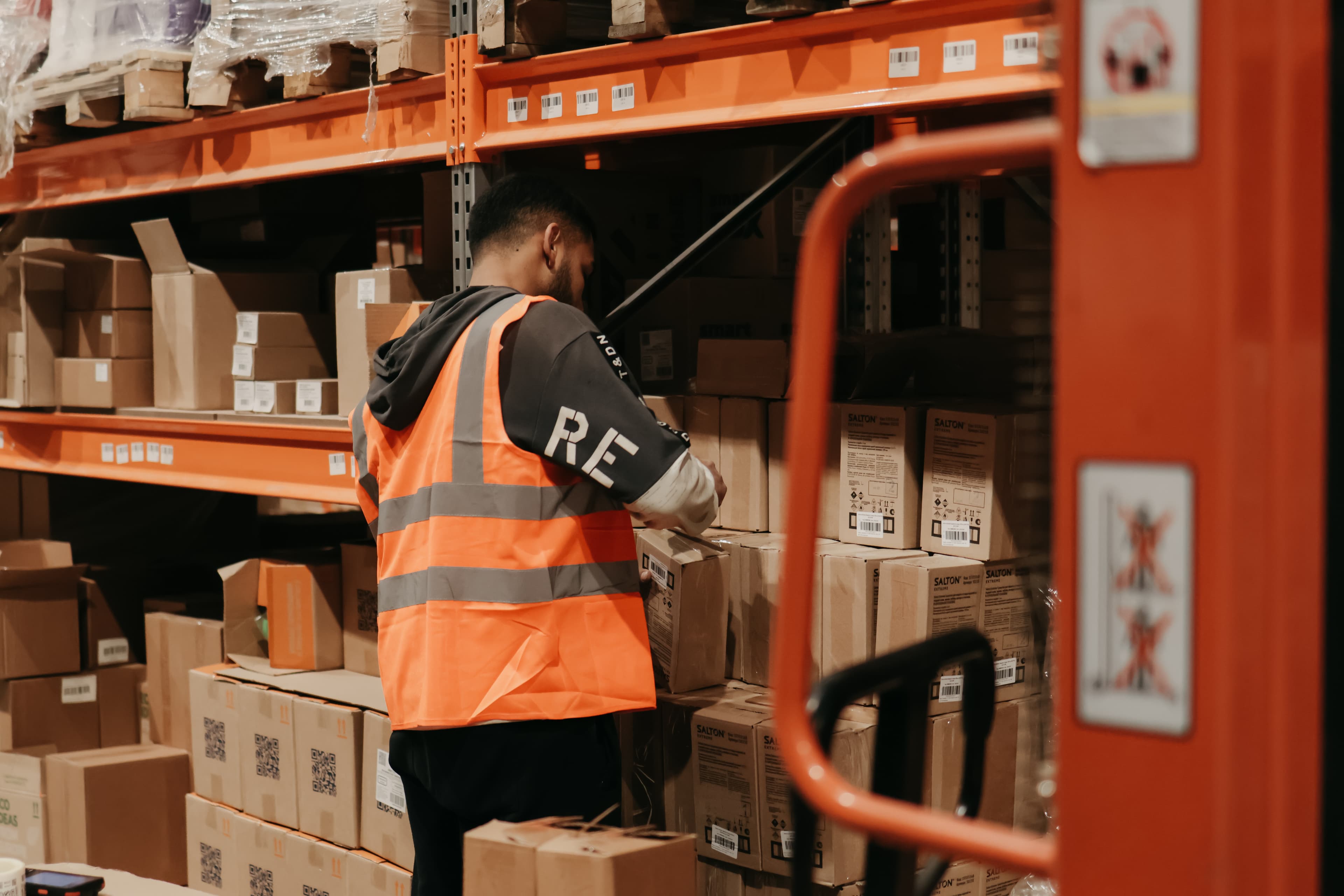 Именные терминалы сотрудников + видеонаблюдение 24/7